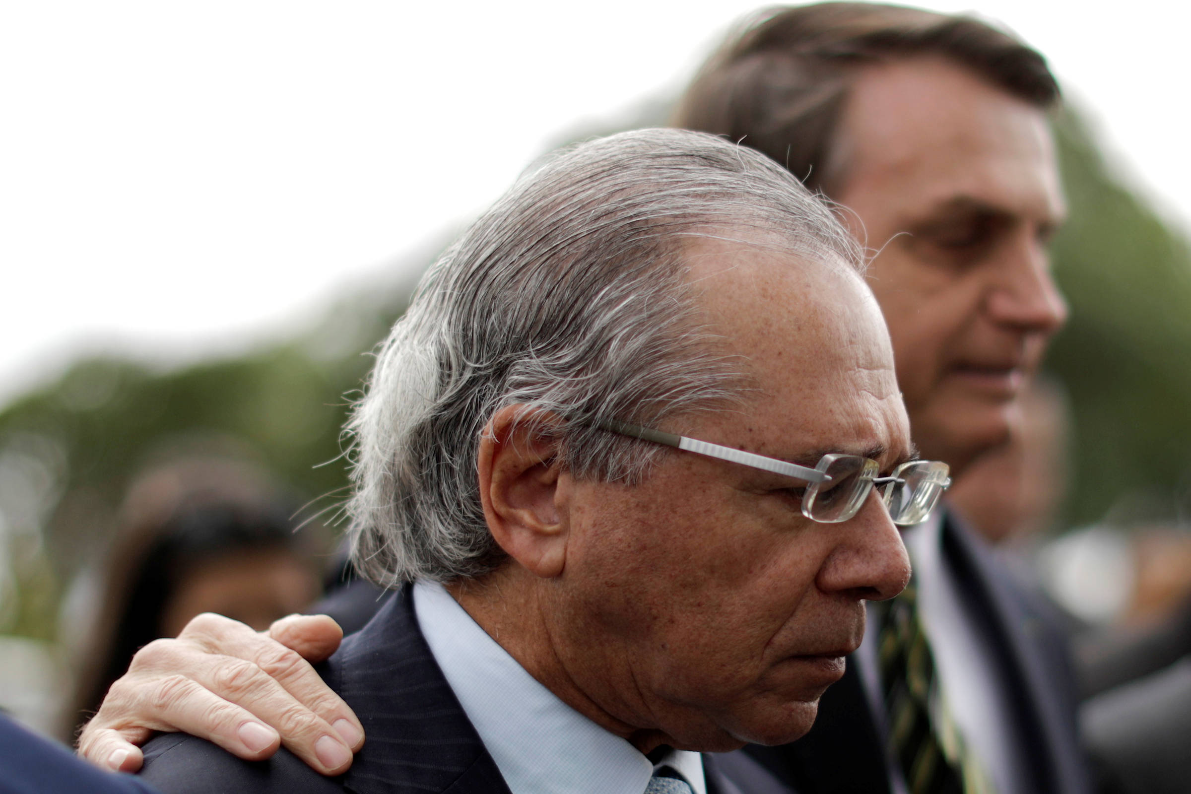 Bolsonaro minimiza falas sobre AI-5 e diz que 'pediram a cabeça' de Guedes após declarações